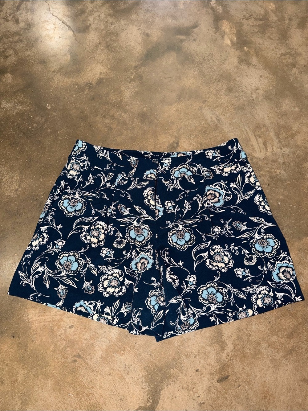 Ann Taylor Navy Blue Floral High Rise Shorts Size 4 NWOT